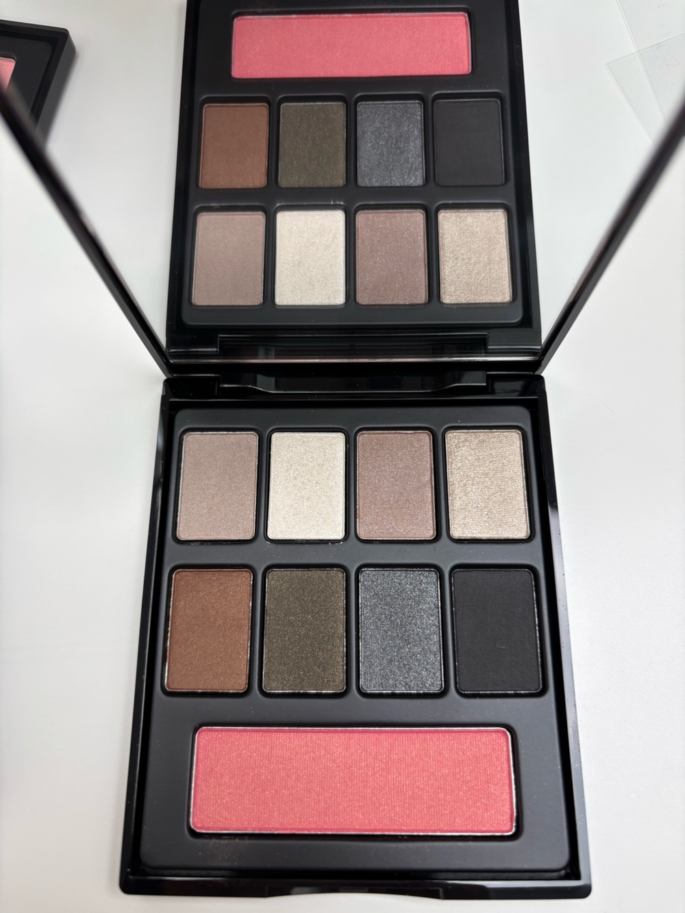 Elizabeth Arden Neutral Smoky Eyeshadow Palette with Pink Blush